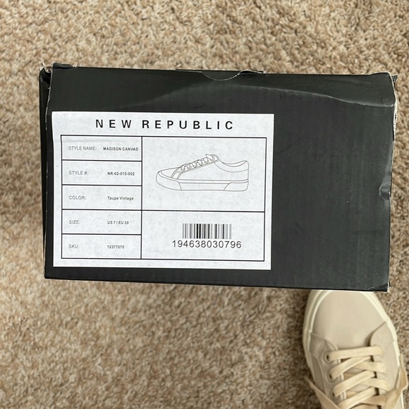 NWT New Republic Madison Canvas Sneaker - size 7 - Picture 6 of 6